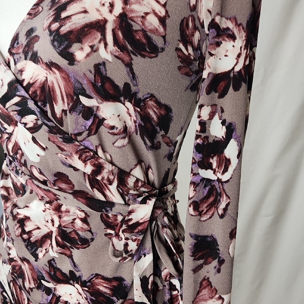 Simply Vera Vera Wang Violet and Grey Floral Wrap Dress - Picture 7 of 8